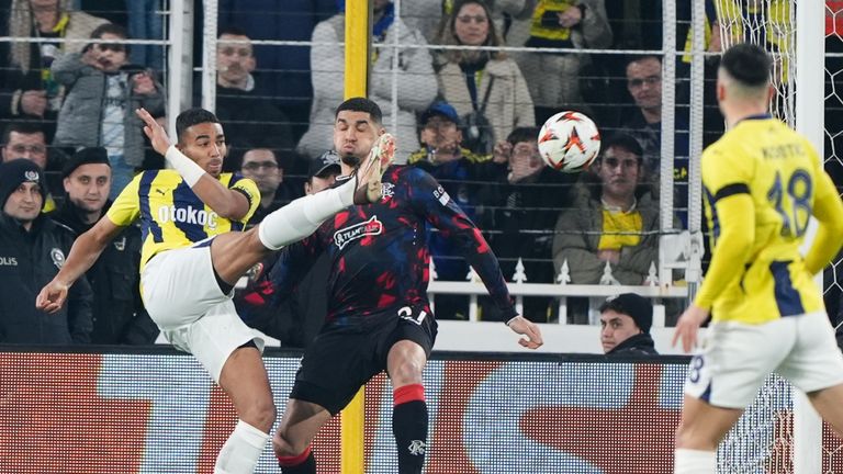 Alexander Djiku égalise pour Fenerbahce