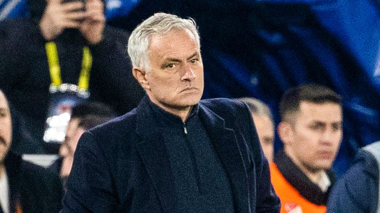 L'entraîneur de Fenerbahce, José Mourinho