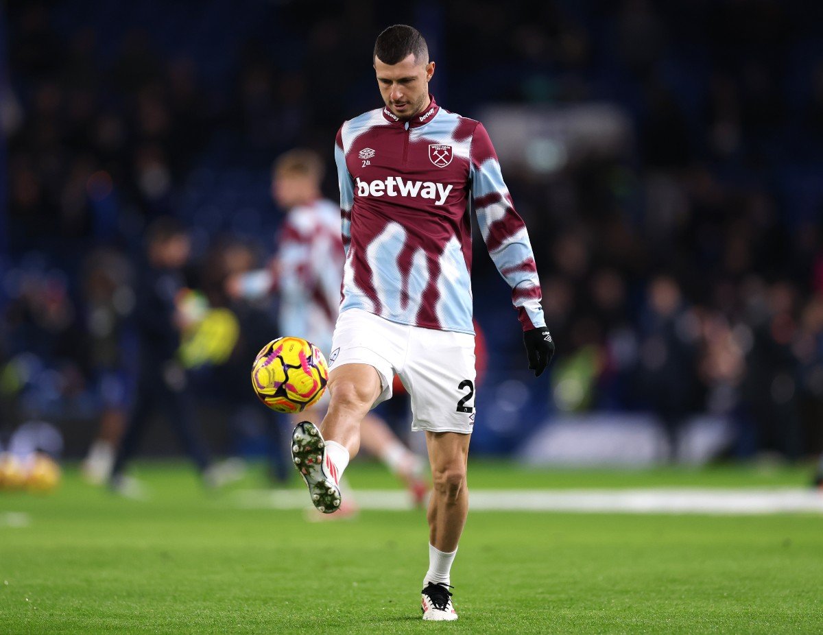 Guido Rodriguez s'échauffant pour West Ham