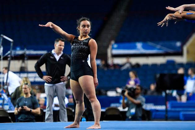 Katelyn Ohashi lors d'un entraînement en short.