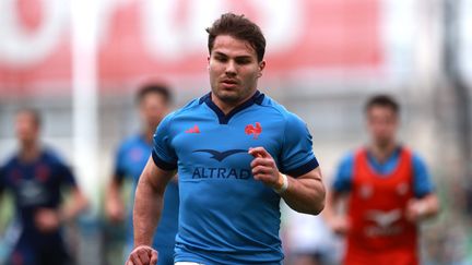 Antoine Dupont lors de l'échauffement avant l'Irlande, le 8 mars 2025. (MAXPPP)