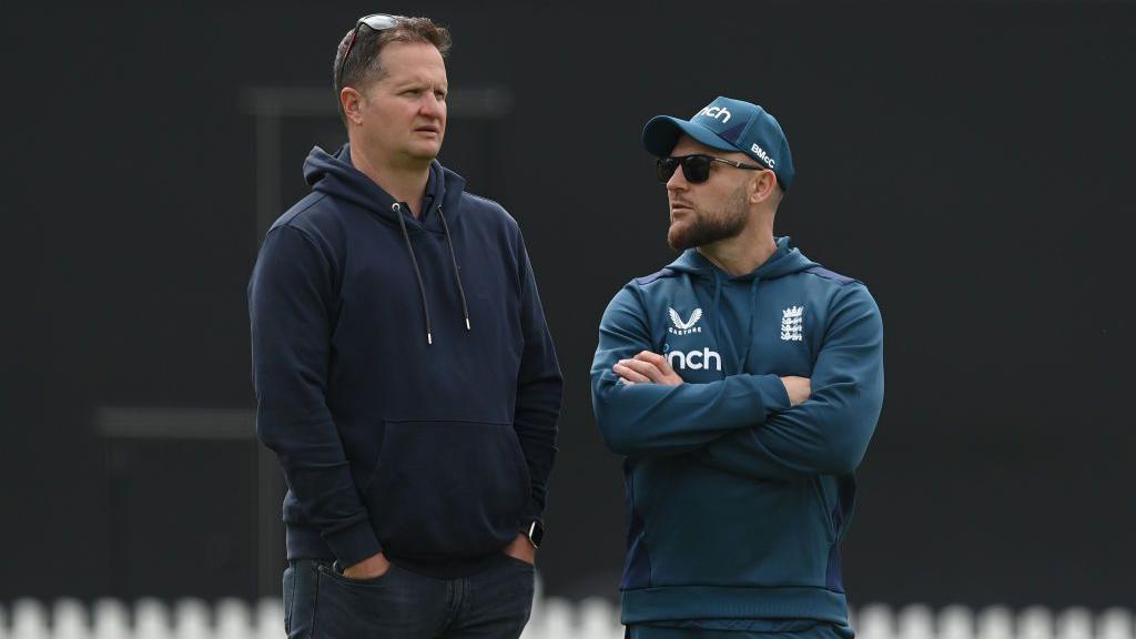 Rob Key (gauche) et l'entraîneur anglais Brendon McCullum