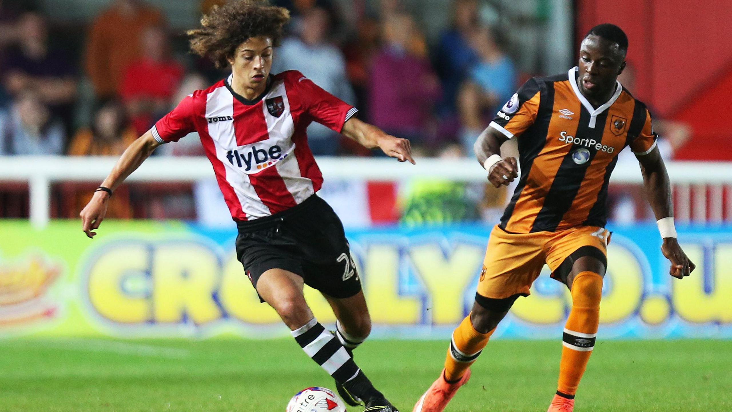 Ethan Ampadu en action pour Exeter contre Hull lors de la saison 2016-17 à seulement 15 ans