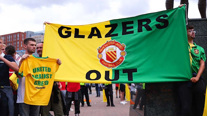 Les fans de Manchester United critiquent la famille Glazer