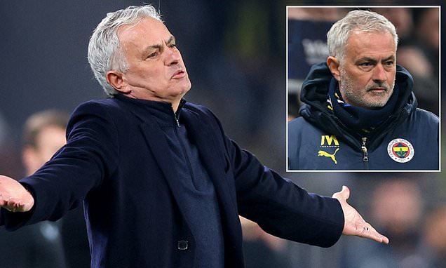 José Mourinho lors d'un match avec Fenerbahçe