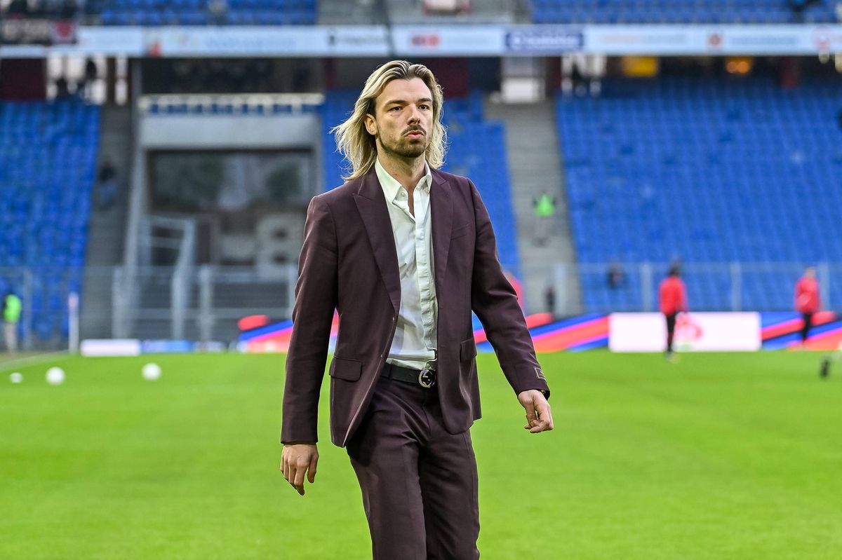 Barthelemy Constantin du FC Sion marche sur le terrain avant le match contre le FC Bâle lors de la 26e journée de la Swiss Super League 2024/2025 au stade de Bâle, le 1ᵉʳ mars 2025.
