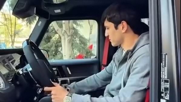 Abdukodir Khusanov- héros en Uzbekistan- reçoit une Mercedes à 135k£