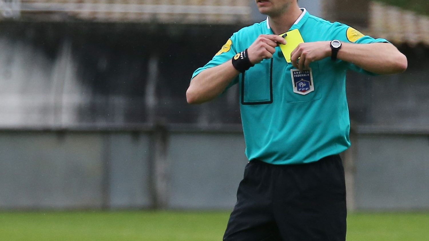 Agression d-un arbitre - le football amateur en grève historique