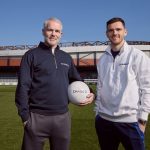 Andy Robertson célèbre l-impact du coaching sur les communautés
