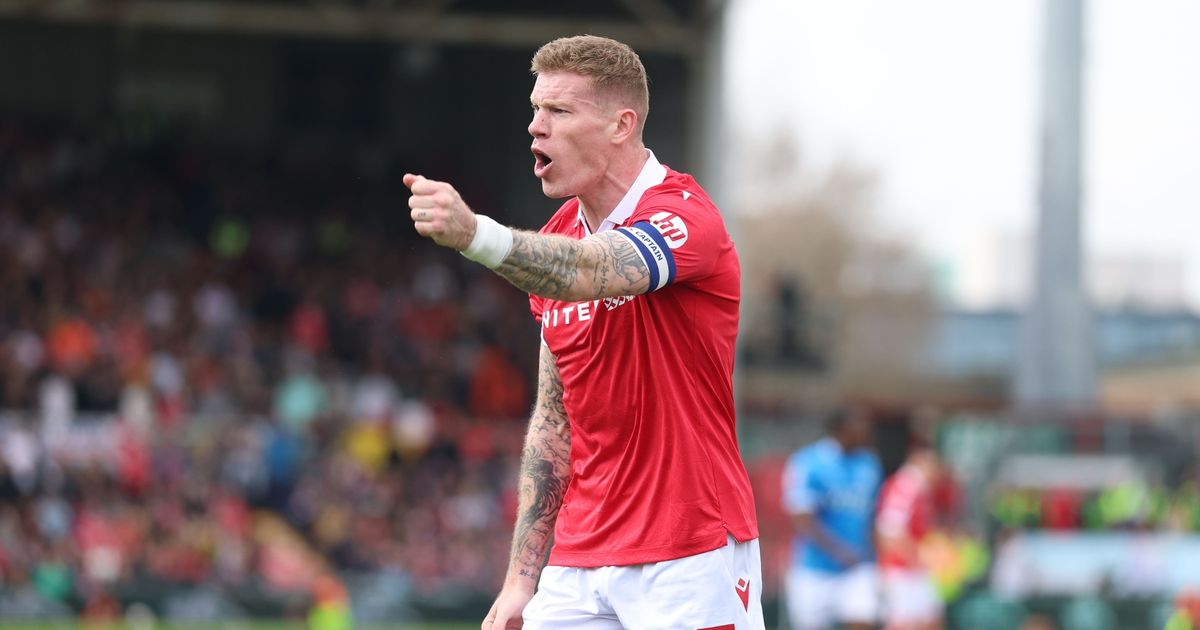 Arrestation après l-incident impliquant James McClean à Wrexham