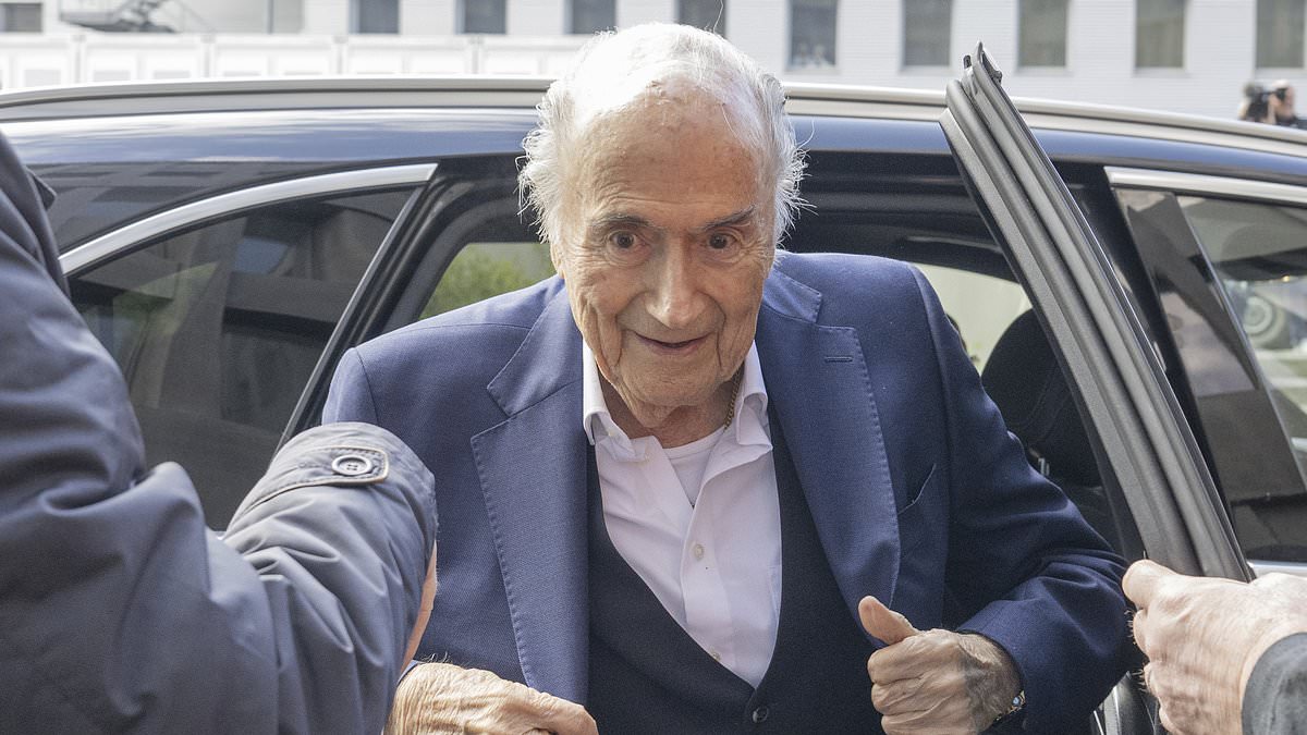 Blatter et Platini acquittés des charges de corruption en Suisse