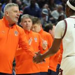 Bruce Pearl finaliste du Naismith Coach of the Year