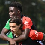 Calafiori soutient Saka avant le choc Arsenal-Chelsea