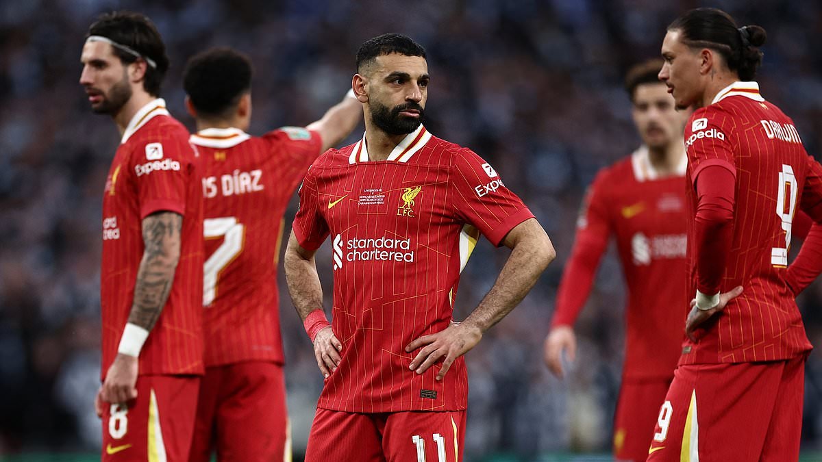 Carragher - Liverpool doit renforcer six postes clés cet été