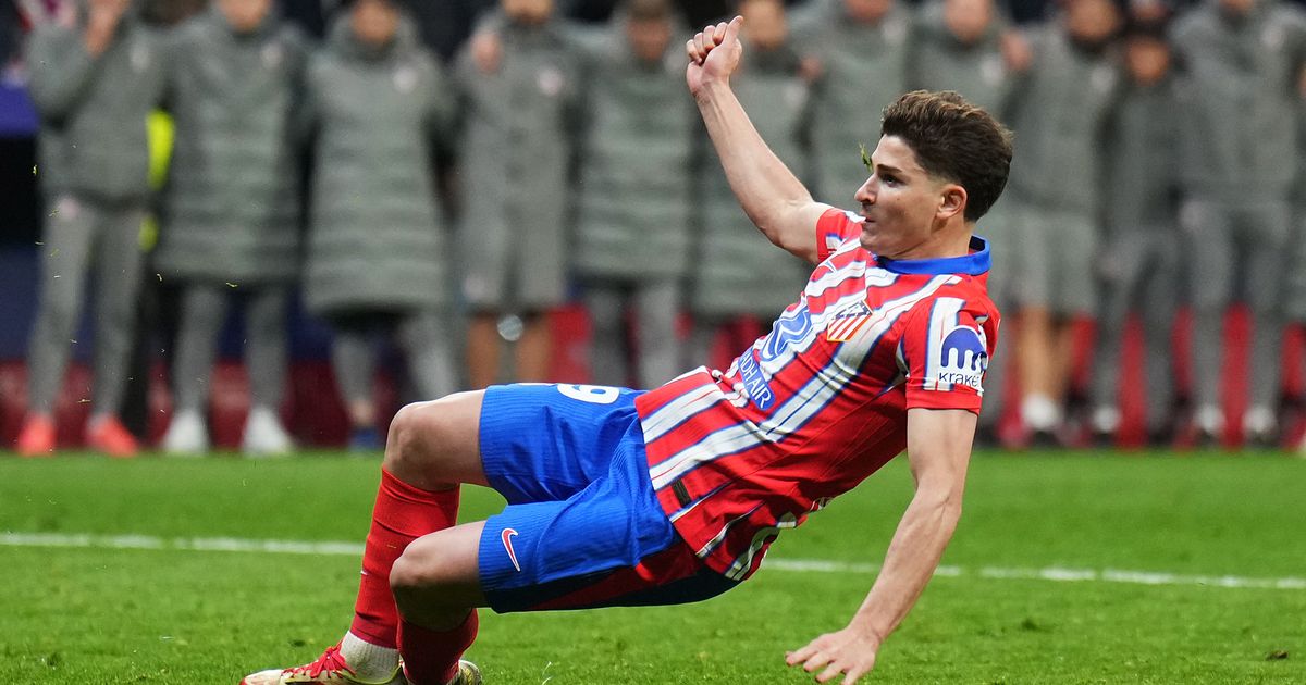 Controverse du double-touch d-Alvarez - un avertissement pour le football