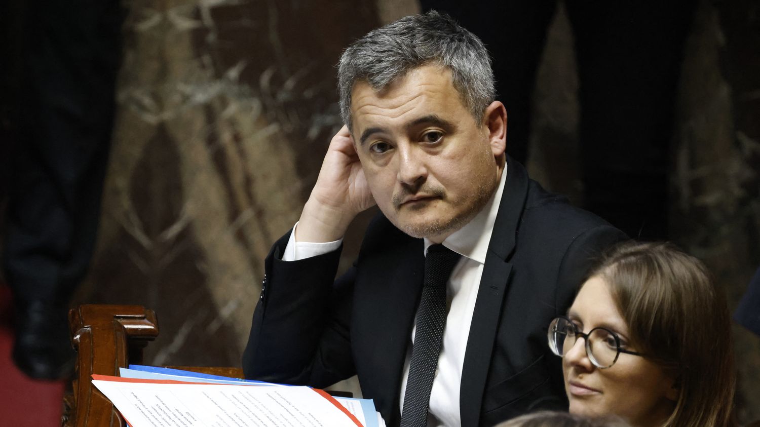 Darmanin défend l-interdiction du voile dans le sport