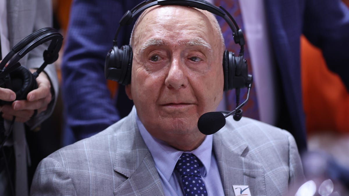 Dick Vitale ému par son combat contre le cancer lors du match Duke-Louisville