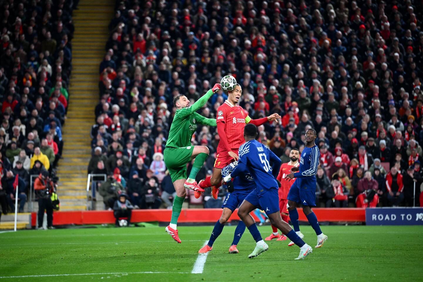 Donnarumma brille et redresse le PSG à Anfield