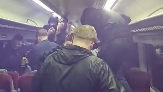 Enquête après un incident dangereux de supporters sur un train