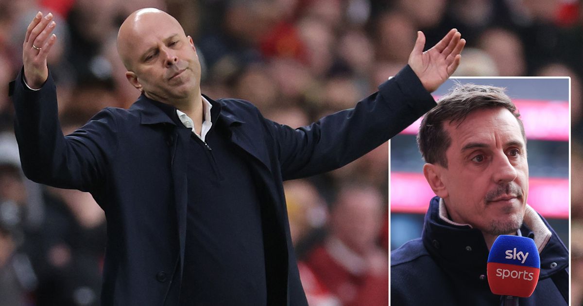 Gary Neville critique les choix d-Arne Slot lors de la finale de la Carabao Cup