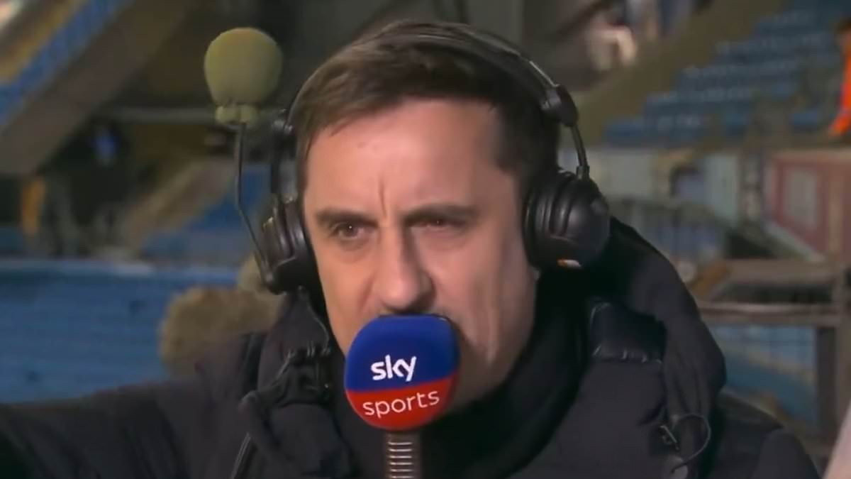 Gary Neville critique les tactiques d-Arne Slot après la défaite de Liverpool