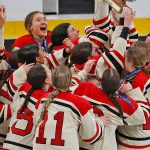 Hingham remporte le championnat d-état de hockey féminin