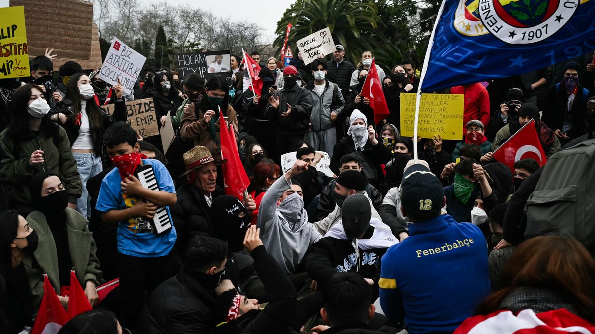 José Mourinho - le slogan des manifestations en Turquie