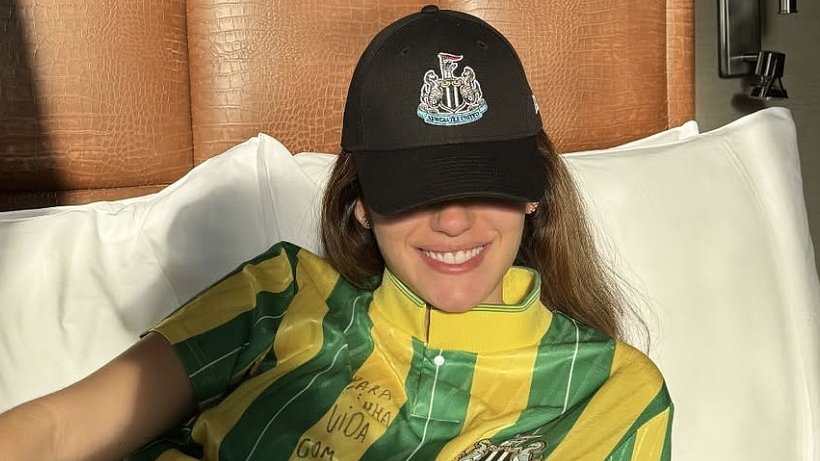 Juliette Pastore et les fans de Newcastle avant la finale de la Carabao Cup
