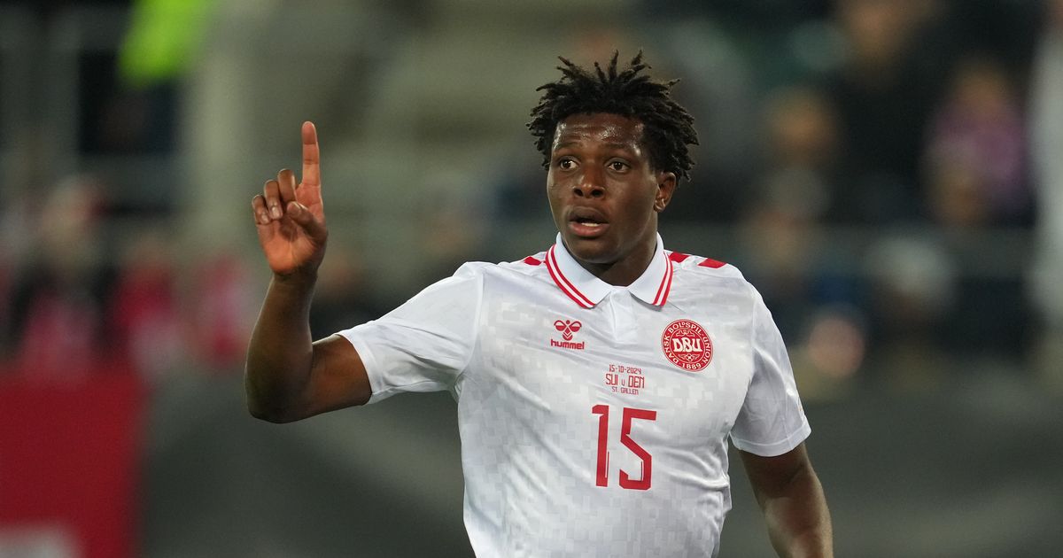 Les fans de Man Utd félicitent Patrick Dorgu après la défaite