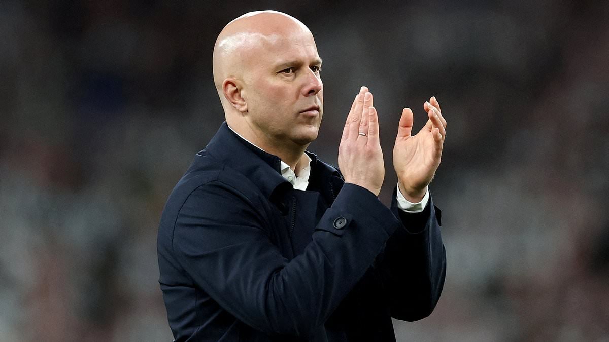 Liverpool - Arne Slot appelle à rebondir après la défaite en finale