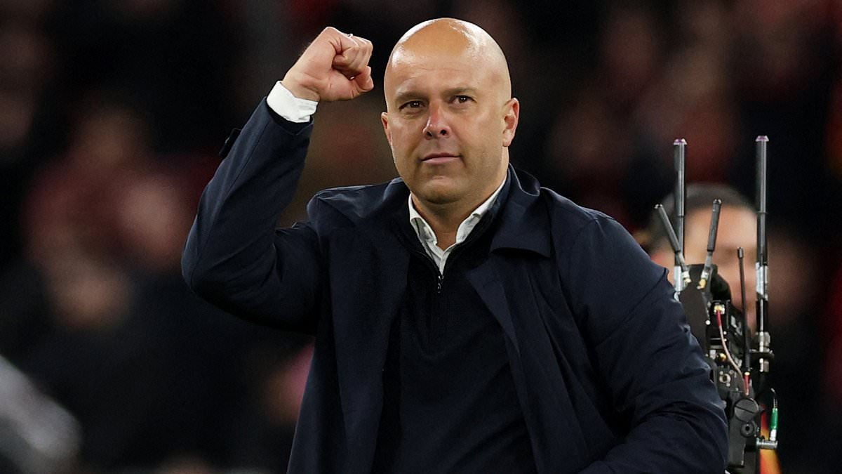 Liverpool - Curtis Jones remplace Trent Alexander-Arnold au poste de latéral