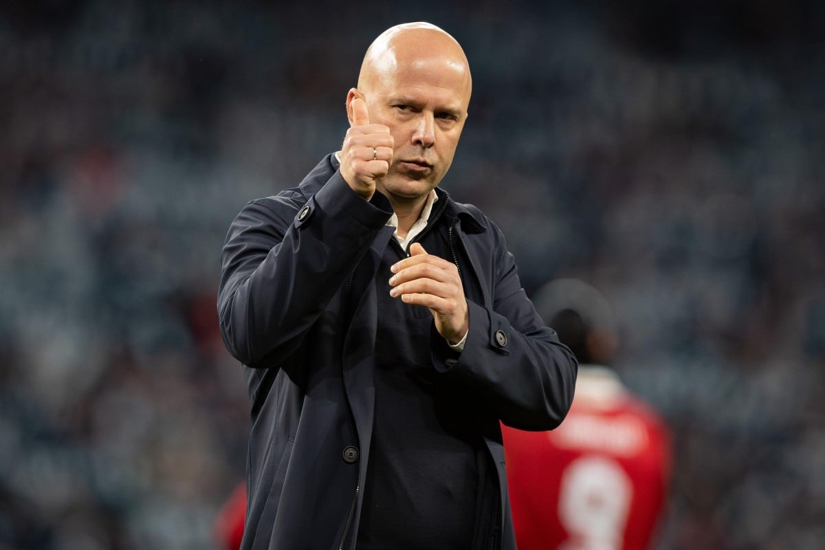 Liverpool vise Milos Kerkez - un indice sur les réseaux sociaux