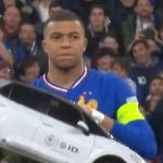 Mbappé et la voiture télécommandée - un moment hilarant avant France-Croatie