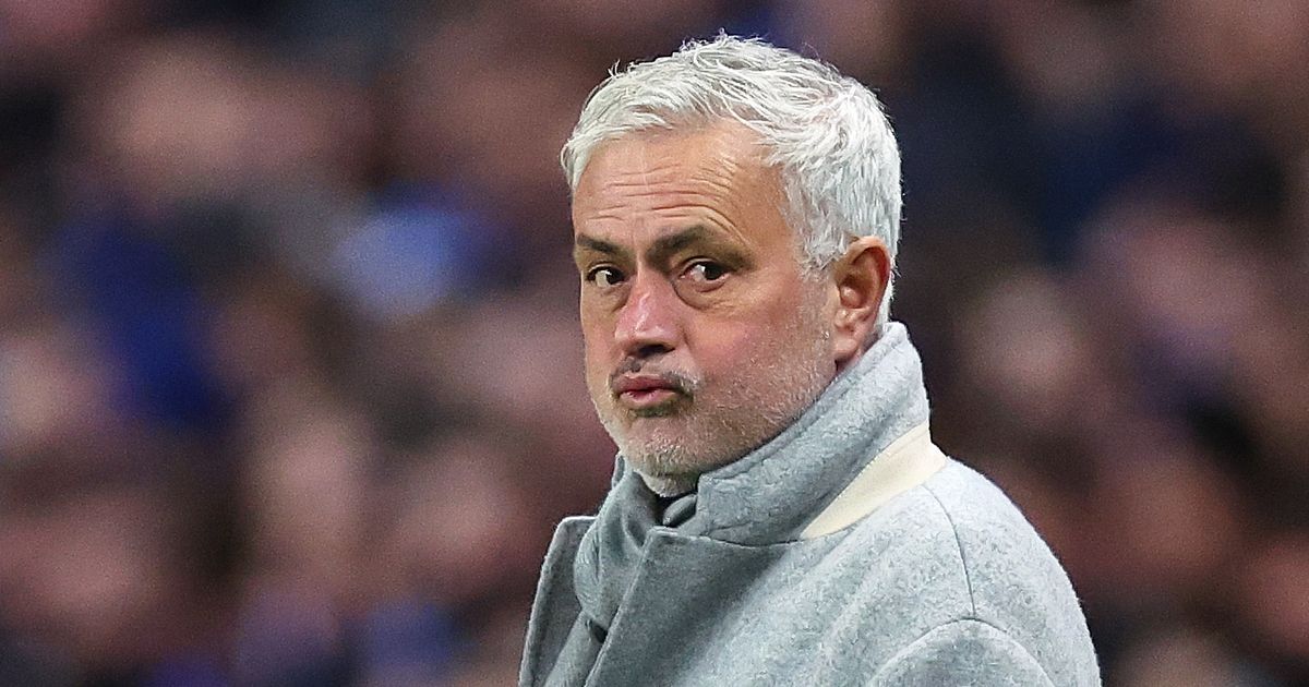 Mourinho critique l-arbitre après l-élimination de Fenerbahçe en Europa League