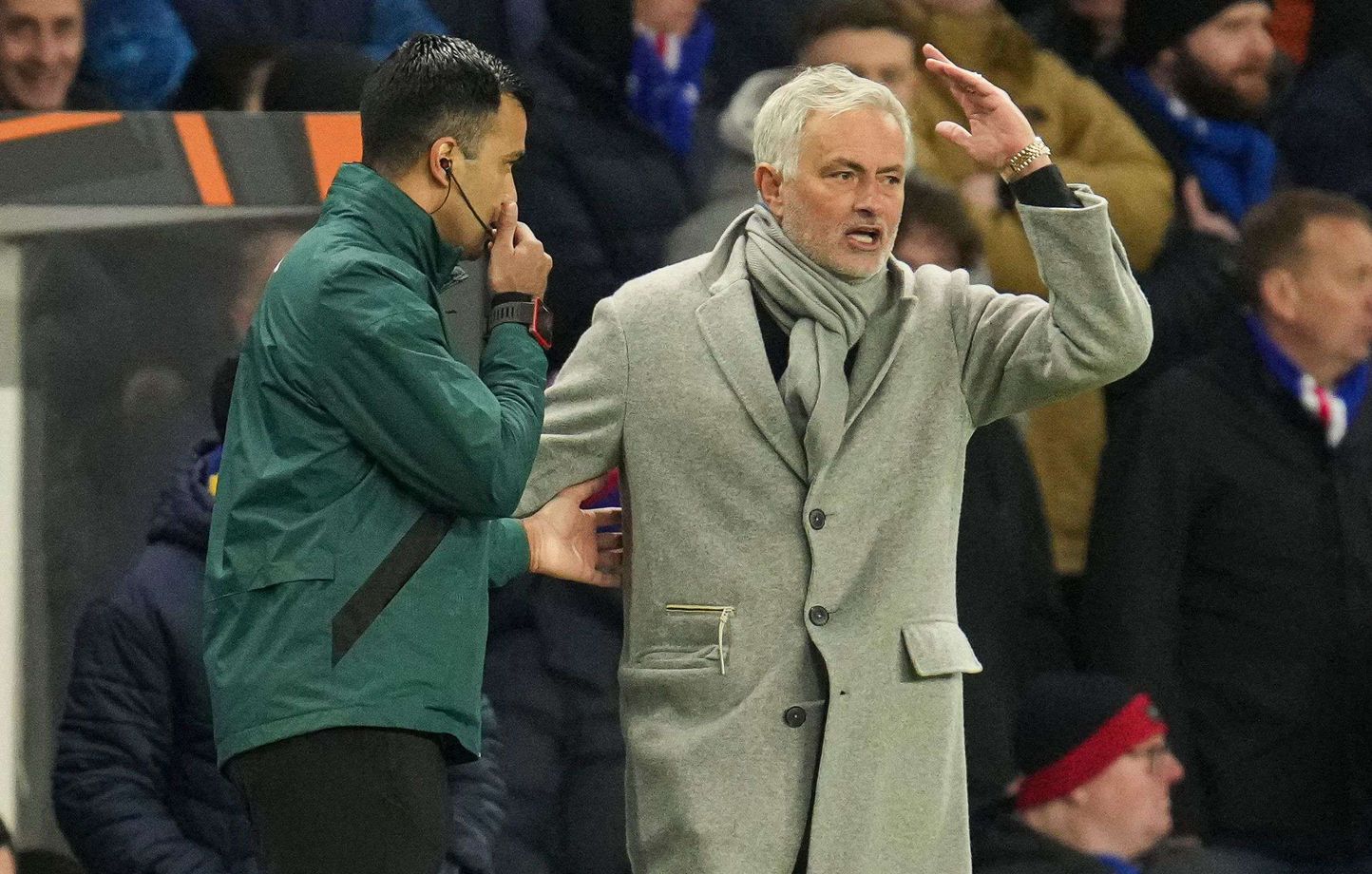 Mourinho s-en prend à un coach après un derby perdu en Turquie