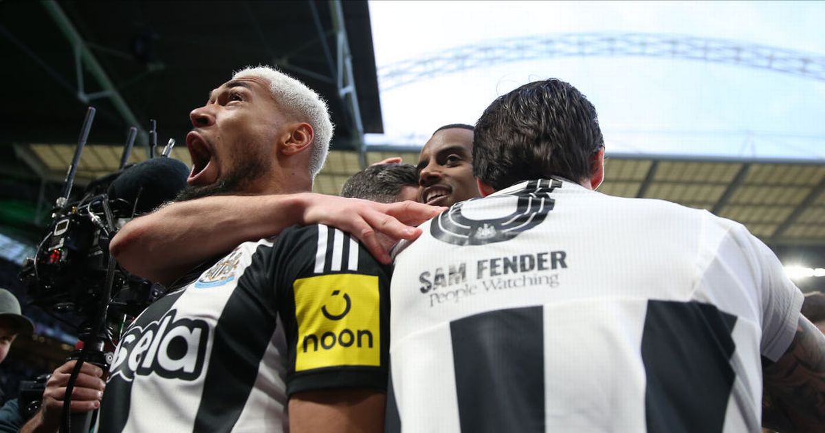 Newcastle remporte la Carabao Cup face à Liverpool !