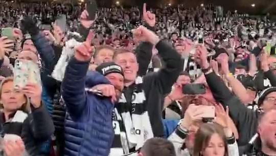 Newcastle triomphe en finale de la Carabao Cup face à Liverpool