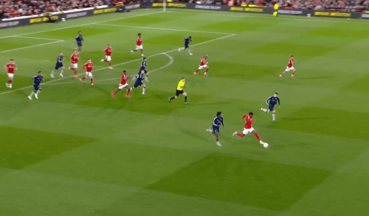 Nottingham Forest bat Manchester United - Le but d-Elanga époustouflant