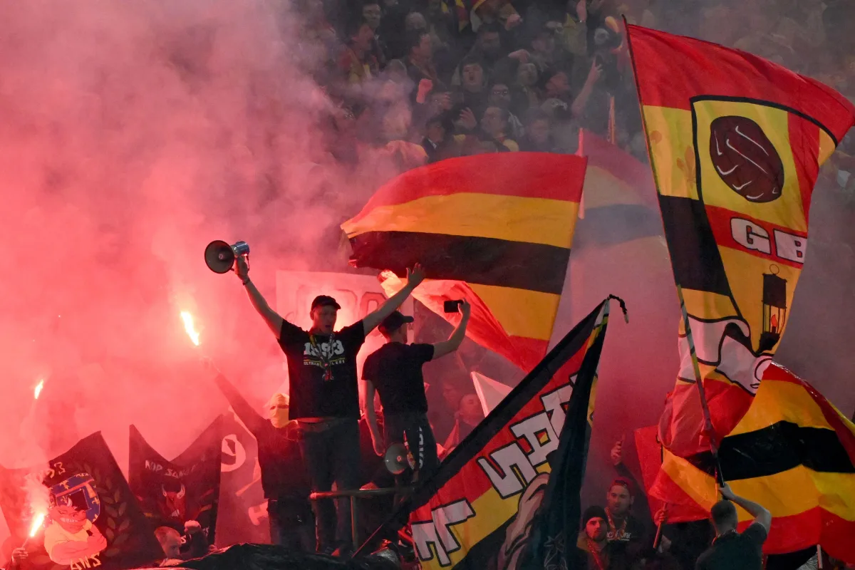 Plainte des supporteurs féminines du RC Lens contre la Police