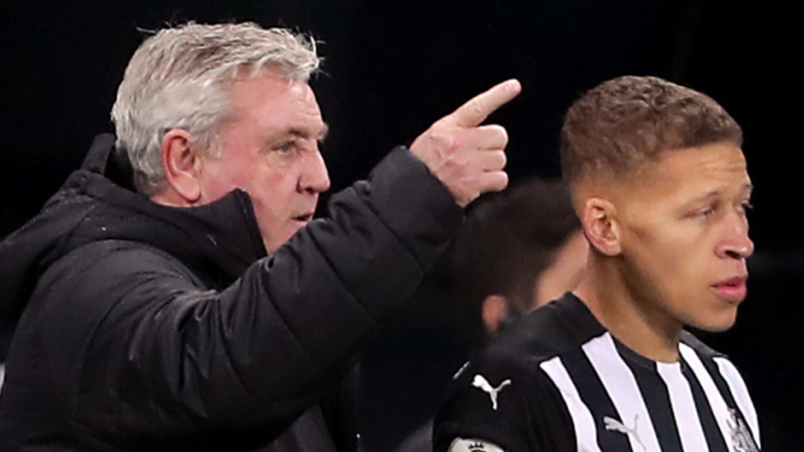 Steve Bruce réagit aux critiques de Dwight Gayle sur ses tactiques
