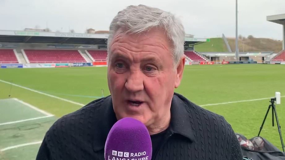 Steve Bruce répond aux critiques de Dwight Gayle sur ses tactiques