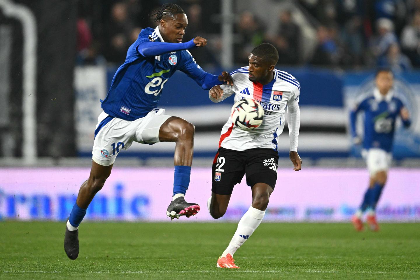 Strasbourg bat Lyon et rêve de Ligue des champions