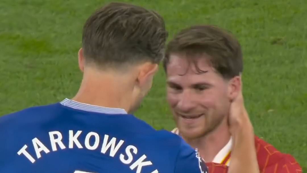 Tarkowski s-excuse auprès de Mac Allister après un choc polémique