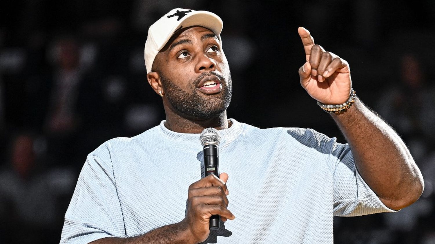 Teddy Riner défend l-égalité face à l-interdiction du voile en sport