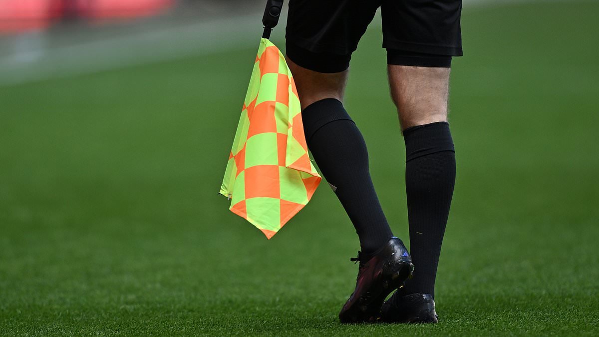 Un arbitre français menacé et retenu captif après un match