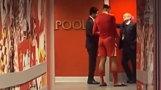 Van Dijk en pourparlers avec le PSG - l-avenir incertain du capitaine de Liverpool