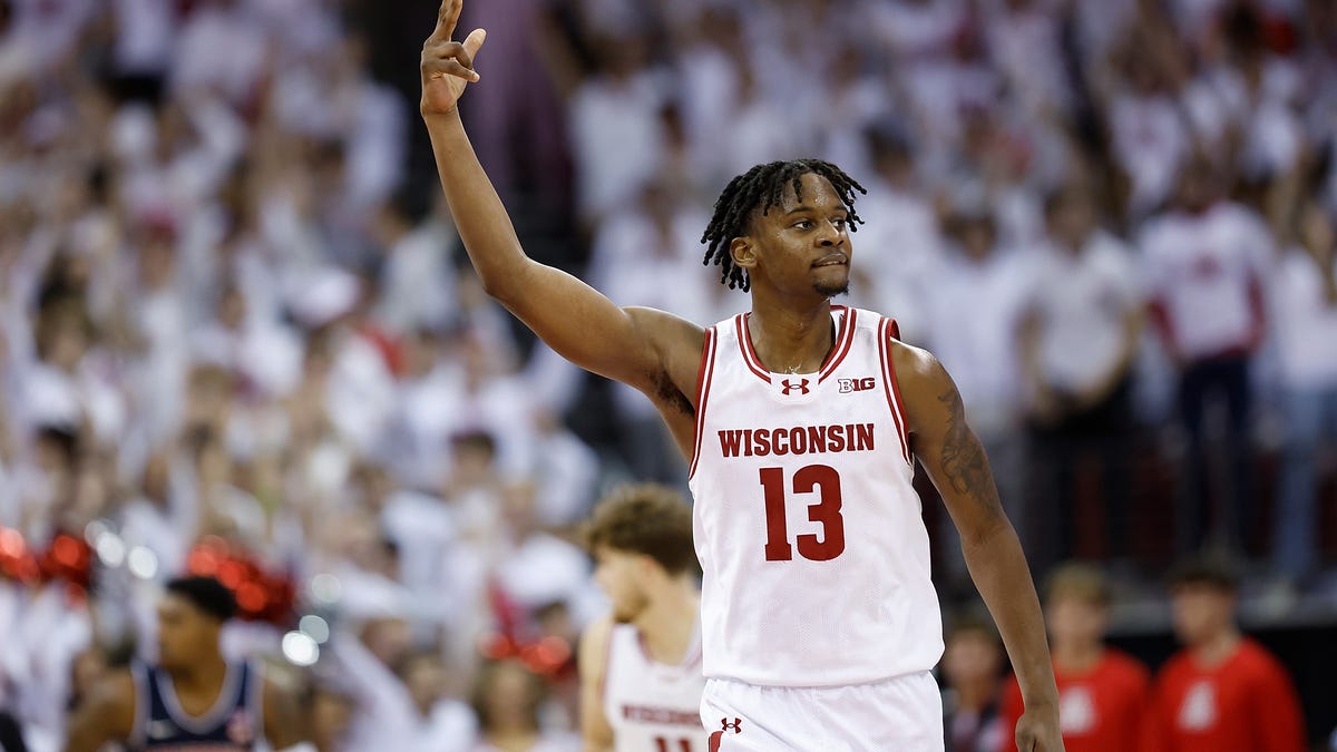 Xavier Amos brille lors de la victoire des Badgers contre Montana