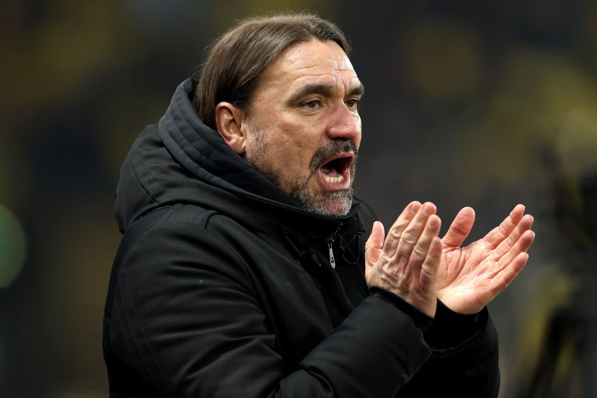 Daniel Farke applaudit les supporters