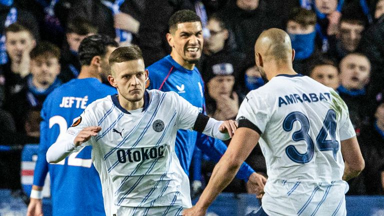 Sebastian Szymanski célèbre son but contre les Rangers