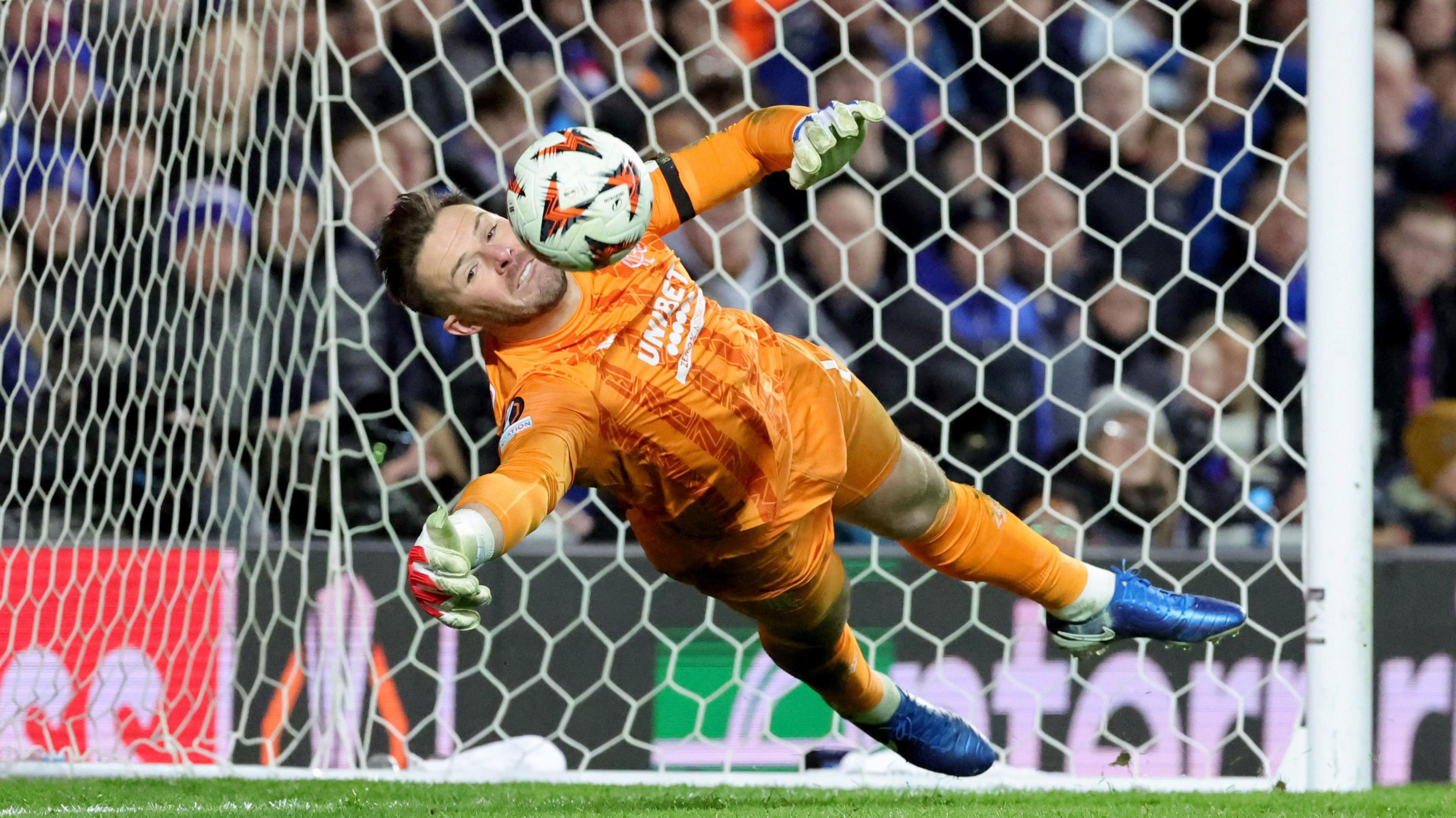 Sauvetage de Butland lors du penalty